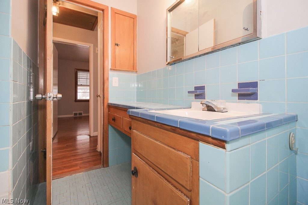 4012 Verona Road Cleveland, OH 44121 - Photo 19 of 35