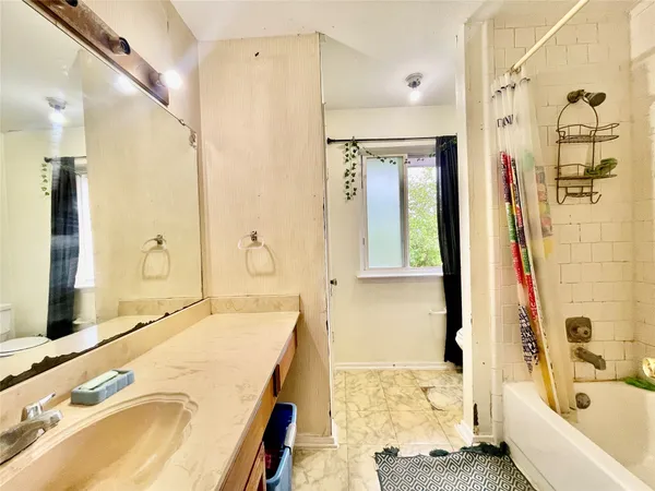 $195,000 | 12066 Kleinmeadow Drive, Houston, TX 77066