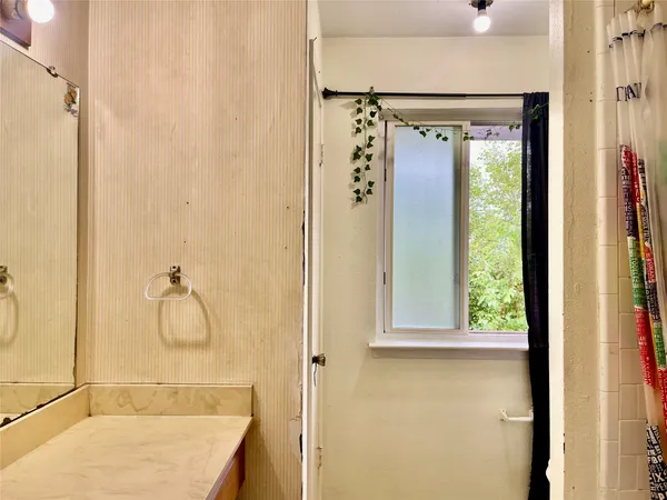 $195,000 | 12066 Kleinmeadow Drive, Houston, TX 77066