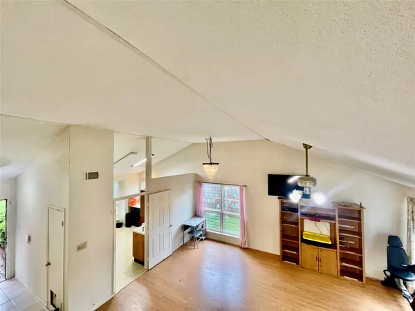 $195,000 | 12066 Kleinmeadow Drive, Houston, TX 77066