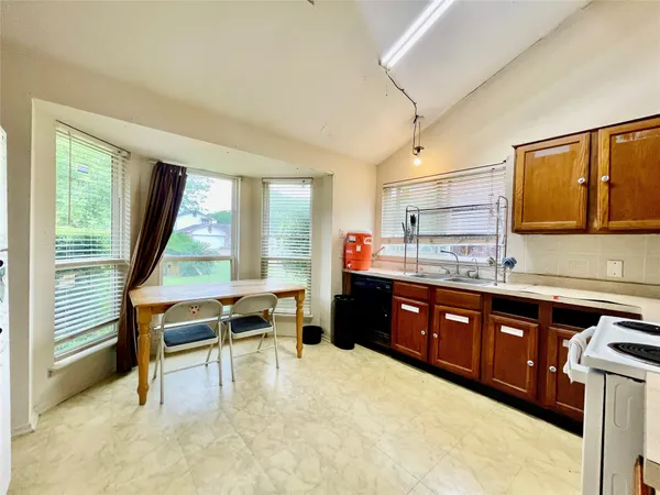 $195,000 | 12066 Kleinmeadow Drive, Houston, TX 77066