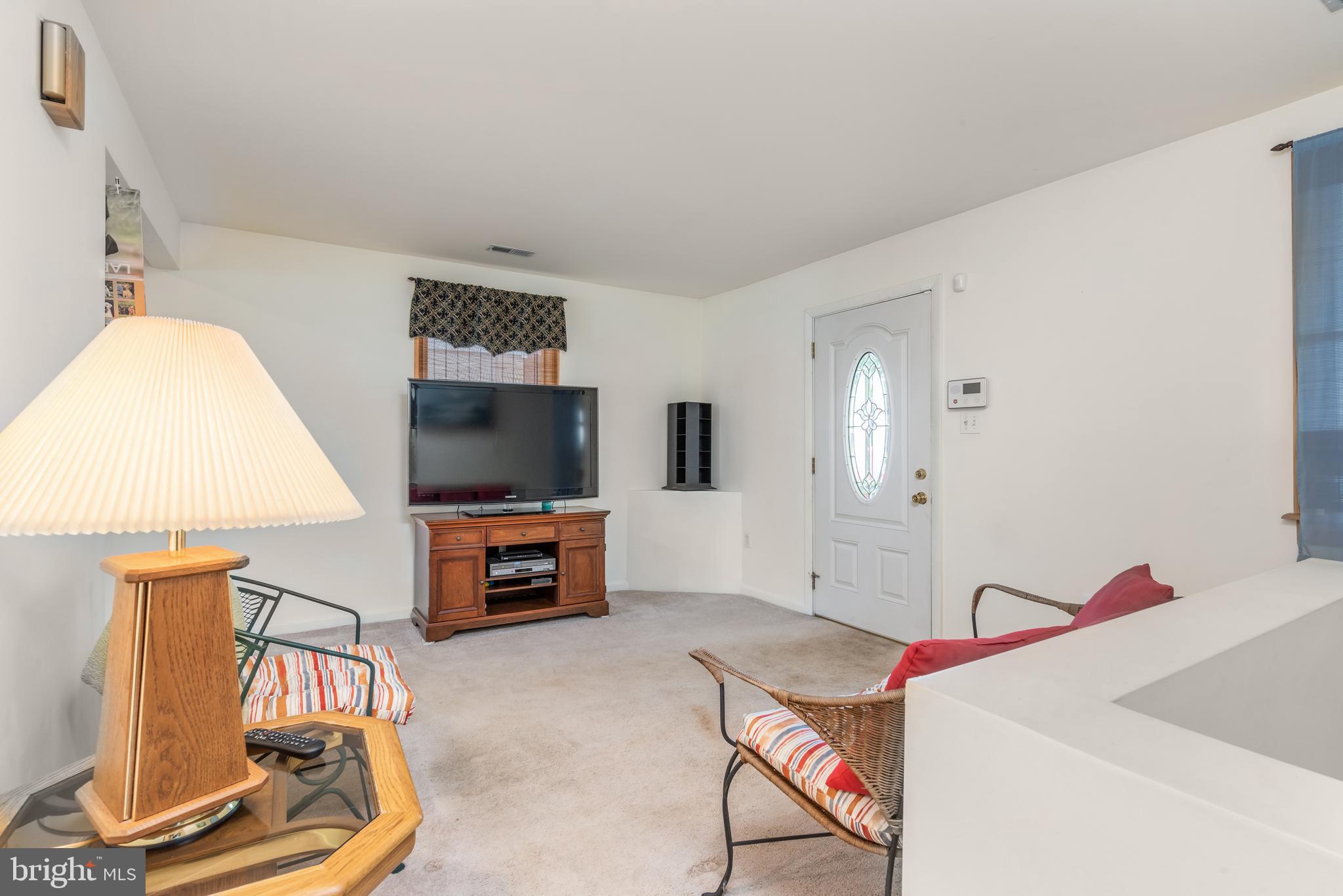 8253 Bullneck Road Baltimore, MD 21222 - Photo 6 of 29 Living Room