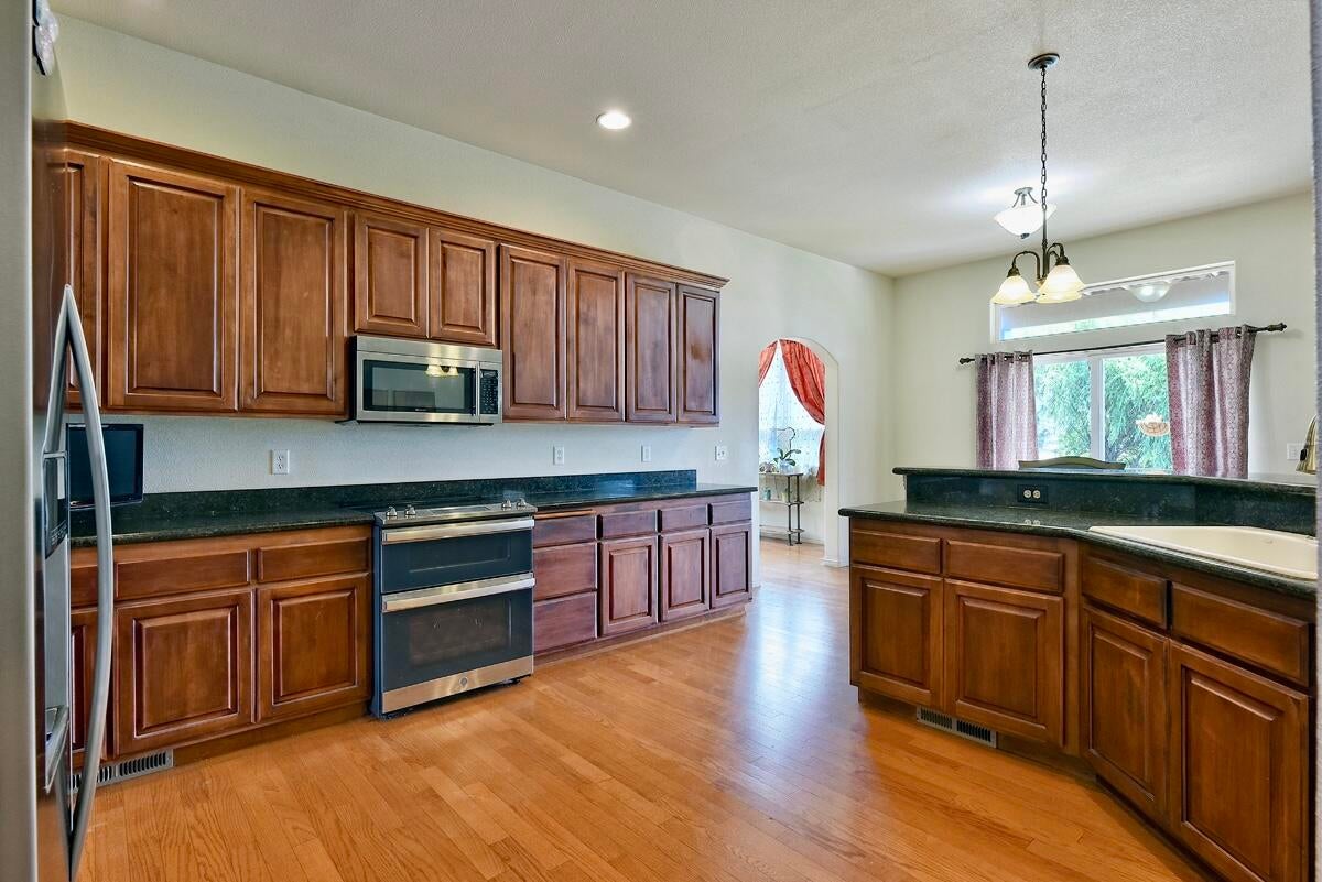 176 Granite Hill Road Grants Pass, OR 97526 - Photo 20 of 43 D4902480-42EA-489E-A351-085B1AB1A1DC