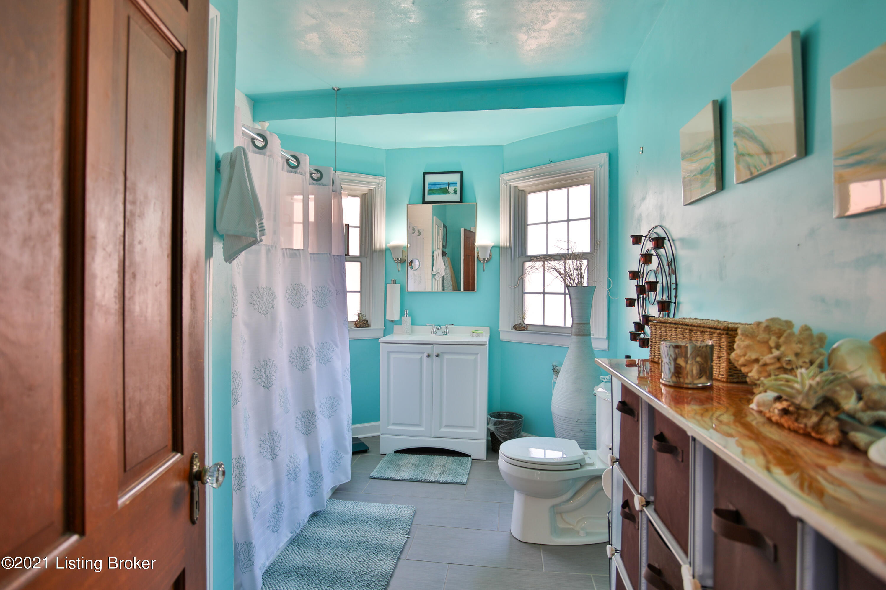 2527 Broadmeade Road Louisville, KY 40205 - Photo 30 of 41 Unit 2 Remodeled full bath