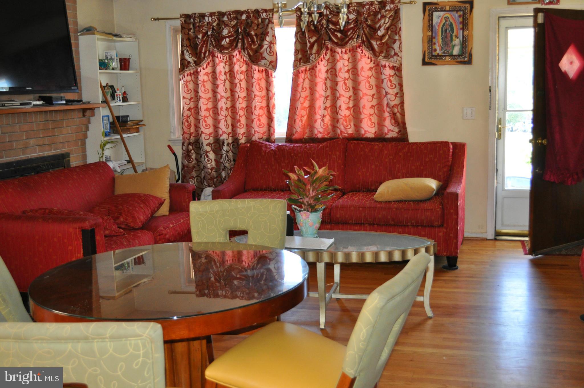 7301 Good Luck Road New Carrollton, MD 20784 - Photo 4 of 8 Living Room