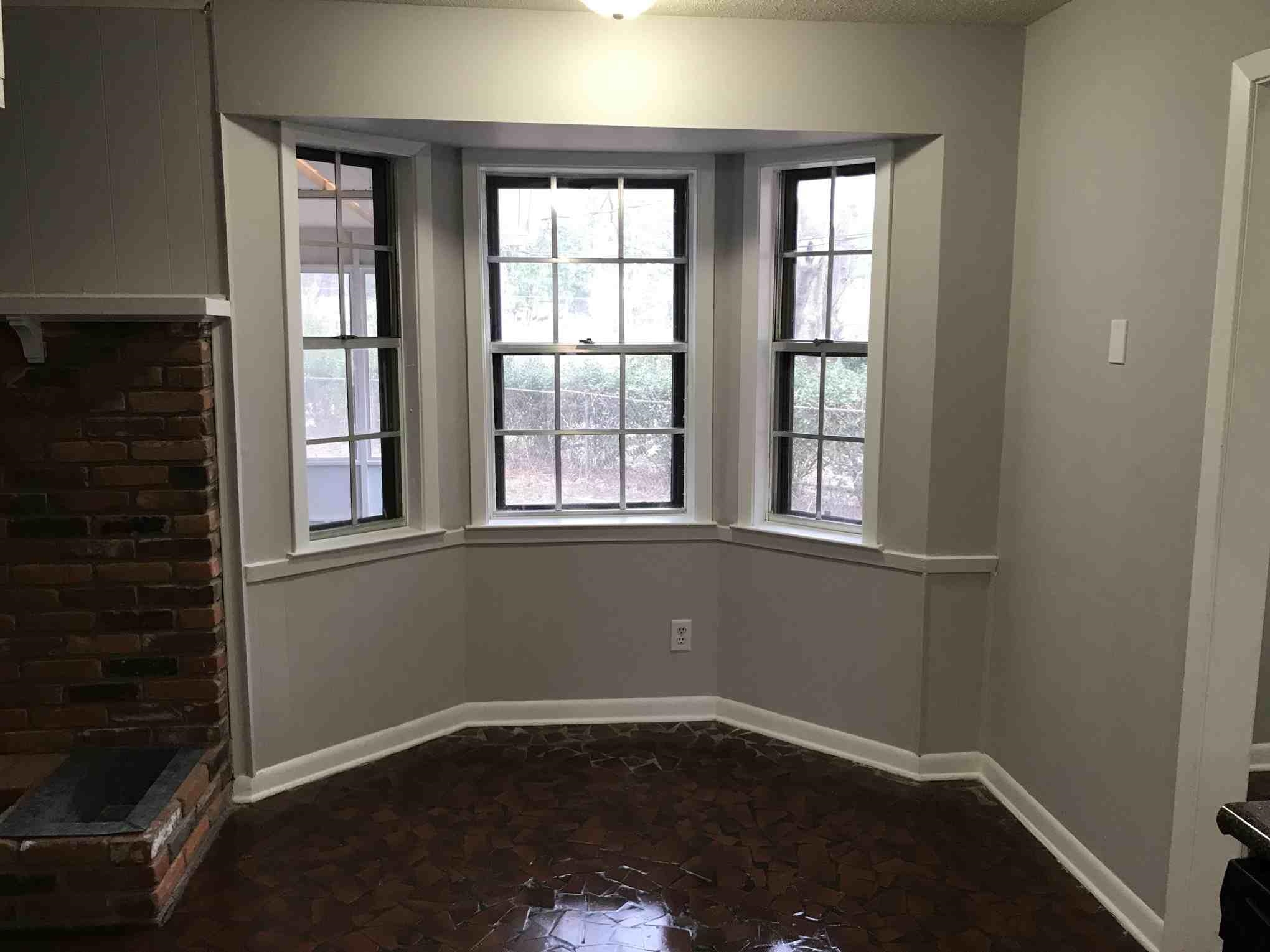 4502 Cottonwood Road Memphis, TN 38118 - Photo 3 of 16 Bay window with three double-hung windows