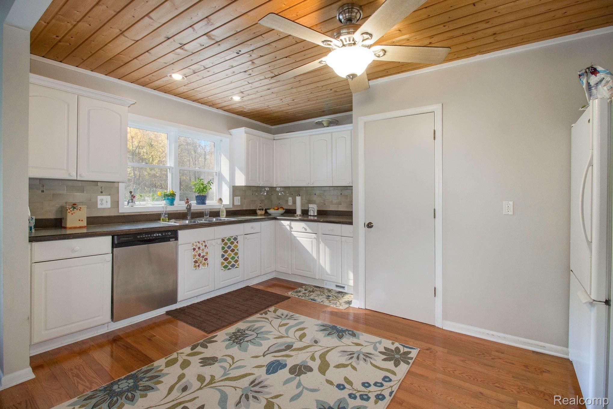 8394 Parshallville Road Fenton, MI 48430 - Photo 9 of 35 Kitchen.jpg