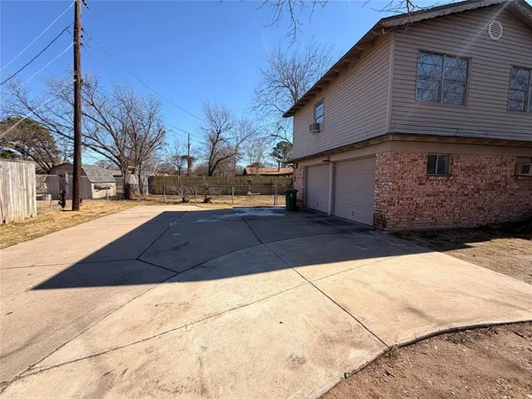 $2,000 | 1416 Norwood Drive, Hurst, TX 76053