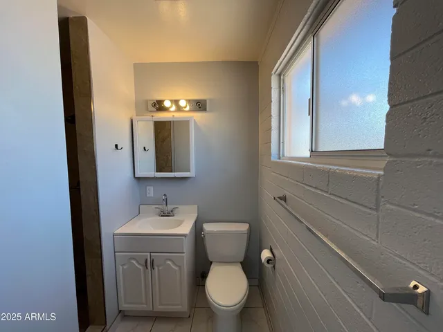 $2,600 | 7627 East 4th Street, Scottsdale, AZ 85251