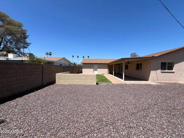 $2,600 | 7627 East 4th Street, Scottsdale, AZ 85251