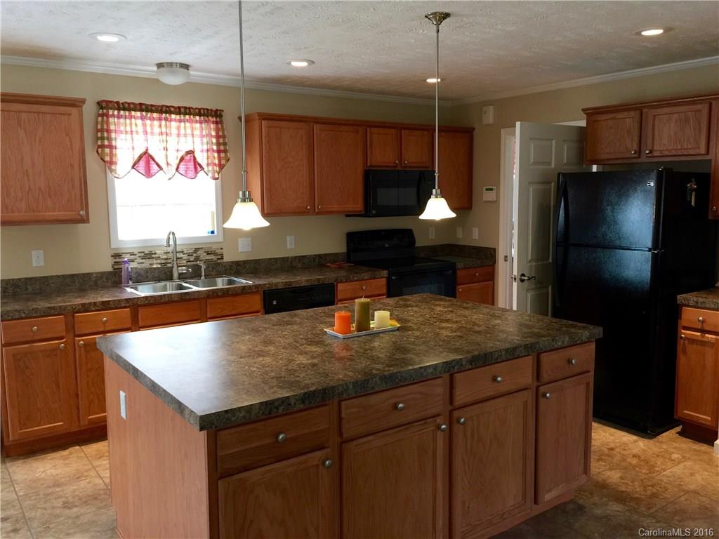 128 Waycaster Road Marion, NC 28752 - Photo 6 of 22 Gallery Image 6