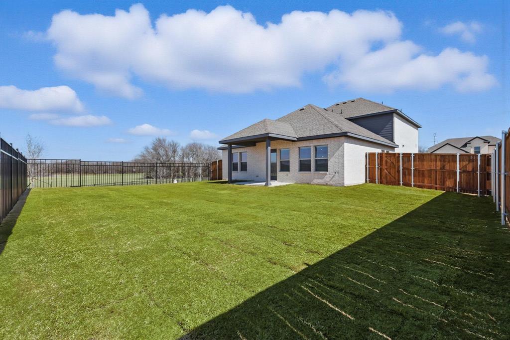 2238 Maple Ridge Drive Van Alstyne, TX 75495 - Photo 33 of 38