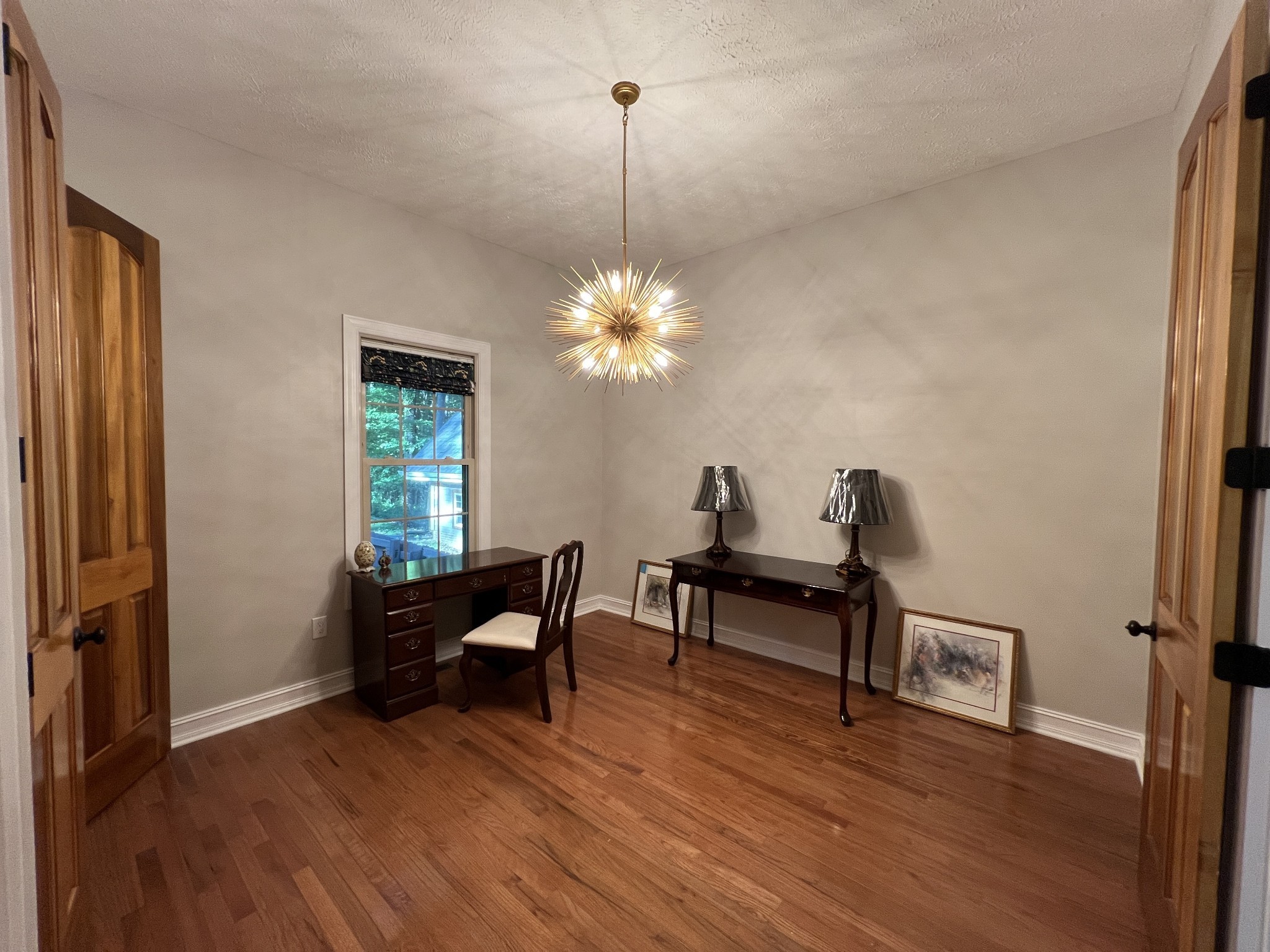 550 Laurel Crown Road Manchester, TN 37355 - Photo 29 of 87 a view of a livingroom with furniture wooden floor and a chandelier