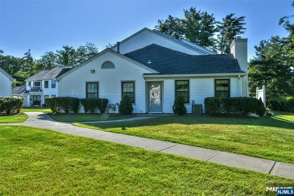 $2,750 | 79 Konight Court, Unit 79, Mahwah, NJ 07430