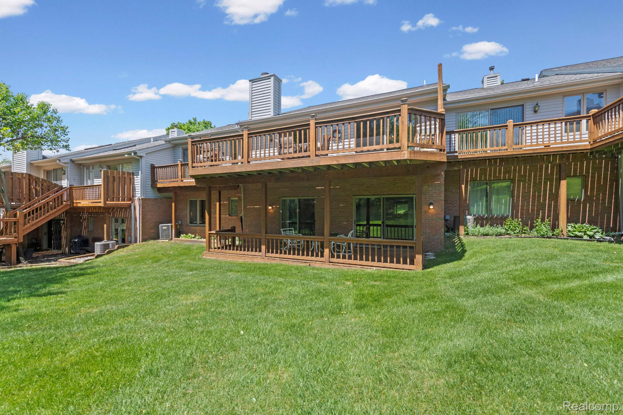 6687 Ridgeview Drive Clarkston, MI 48346 - Photo 6 of 41