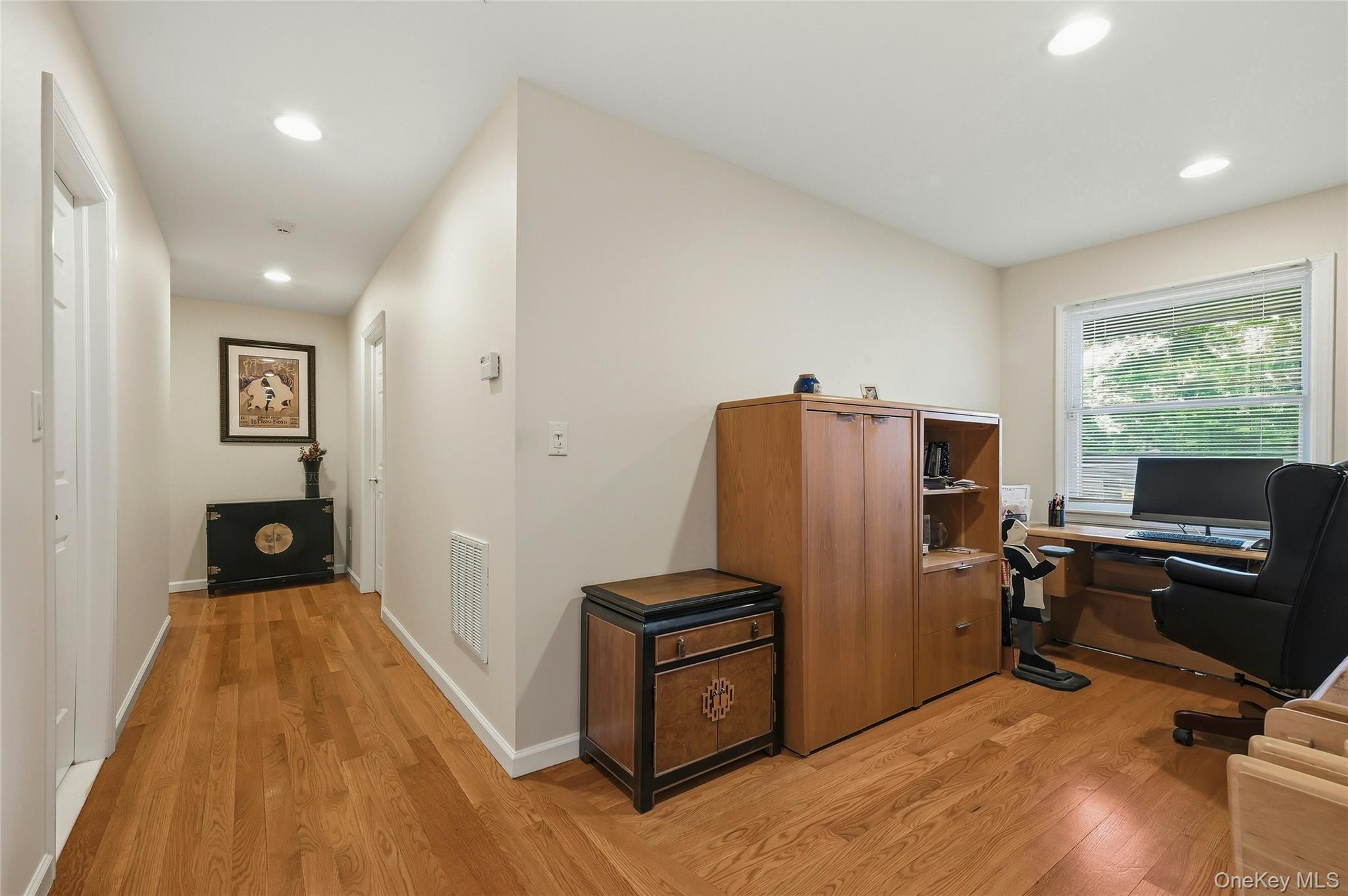 25 Edcris Lane Huntington, NY 11743 - Photo 24 of 40 Hallway and Office