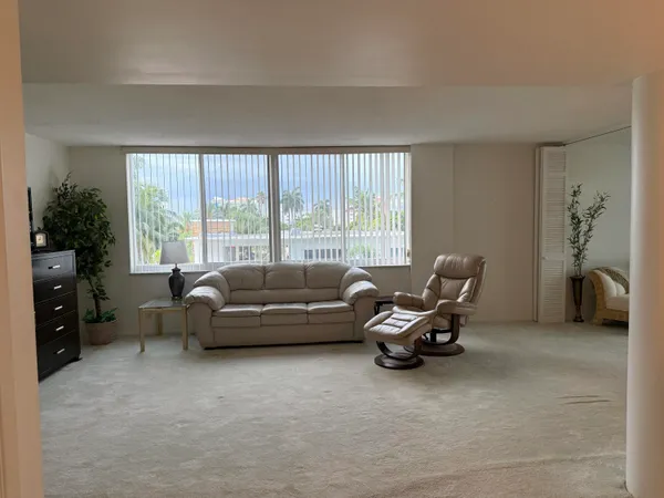 $2,595 | 524 Orton Avenue, Unit 403, Fort Lauderdale, FL 33304