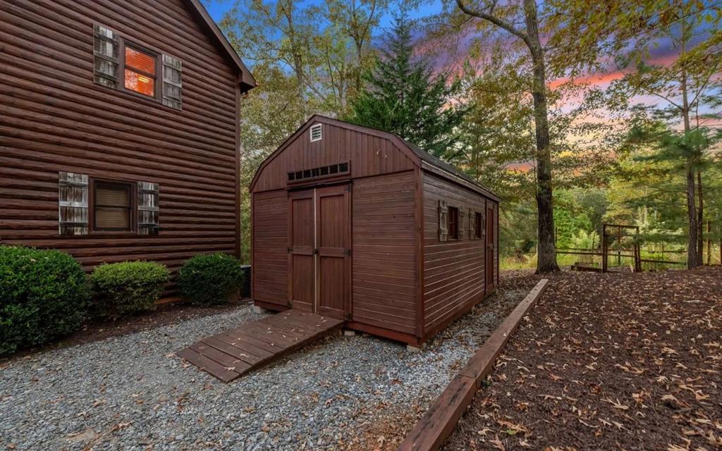 4 Shalom Drive Blue Ridge, GA 30513 - Photo 10 of 59 Gallery Image 10