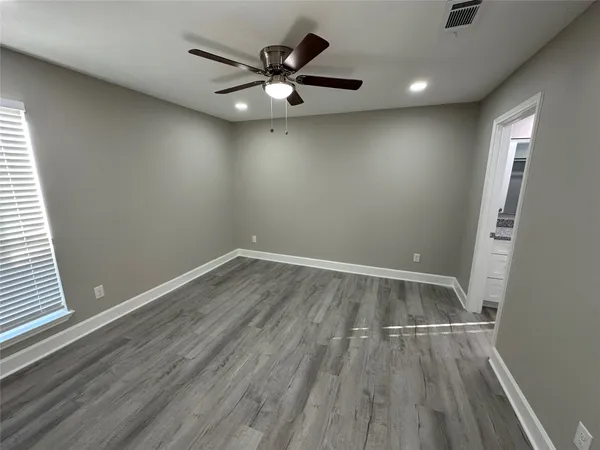 $1,250 | 9707 Richmond Avenue, Unit 74, Houston, TX 77063