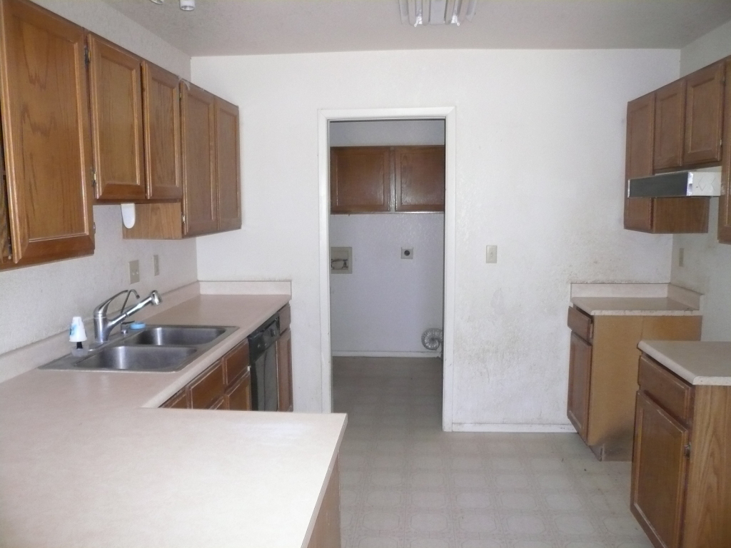 13423 South Hermit Road Buckeye, AZ 85326 - Photo 2 of 5 Kitchen