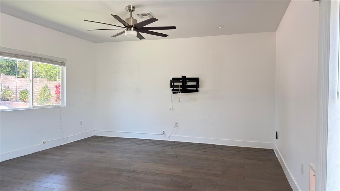 21224 West Rinaldi Chatsworth, CA 91311 - Photo 9 of 72
