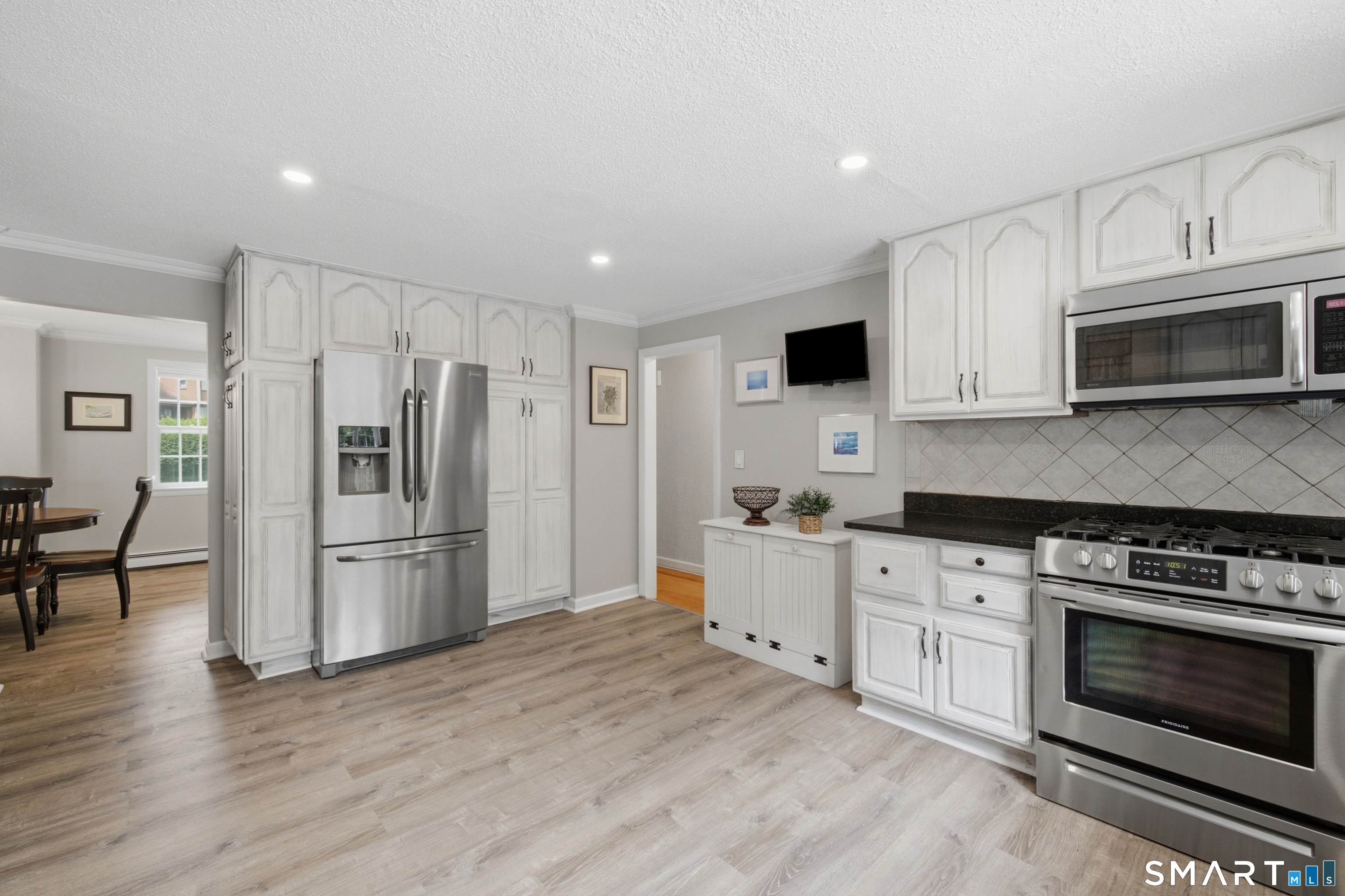 36 Willowbrook Road West Hartford, CT 06107 - Photo 9 of 38