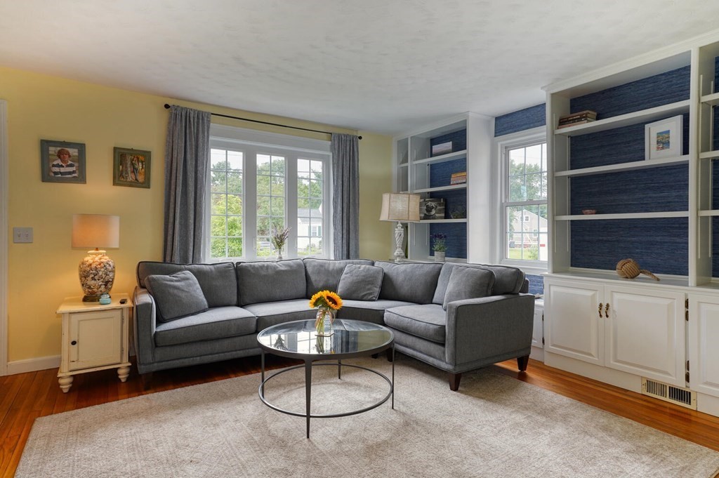 17 Wilson Road Northborough, MA 01532 - Photo 3 of 33 Gallery Image 3