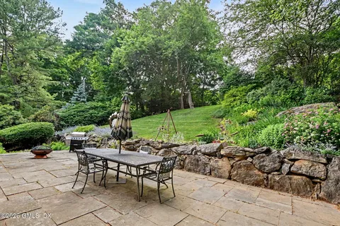 $1,895,000 | 39 Glenville Street, Greenwich, CT 06831