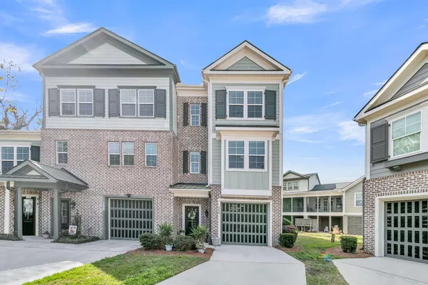 $640,000 | 124 Slipper Shell Court, Mount Pleasant, SC 29464