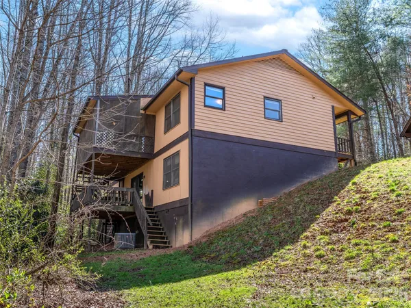 $249,900 | 86 View De Lake Drive, Etowah, NC 28729
