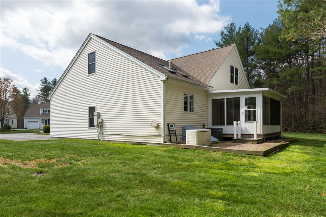 21 Bisbee Drive, Unit 21 Rochester, MA 02770 - Photo 3 of 21