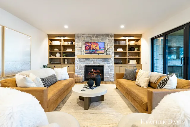 $2,350,000 | 16976 Lake Avenue, West Olive, MI 49460