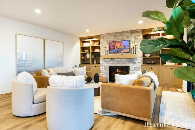 $2,350,000 | 16976 Lake Avenue, West Olive, MI 49460