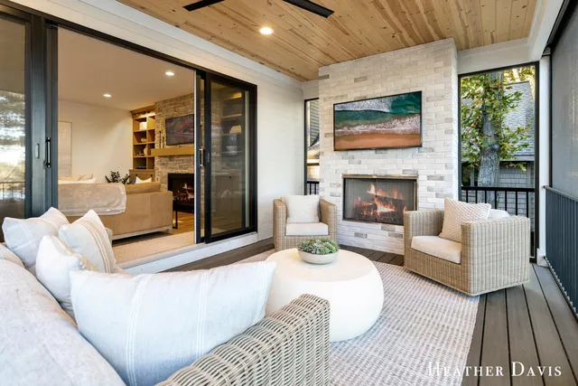 $2,350,000 | 16976 Lake Avenue, West Olive, MI 49460