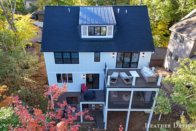 $2,350,000 | 16976 Lake Avenue, West Olive, MI 49460