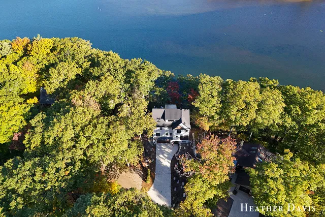 $2,350,000 | 16976 Lake Avenue, West Olive, MI 49460