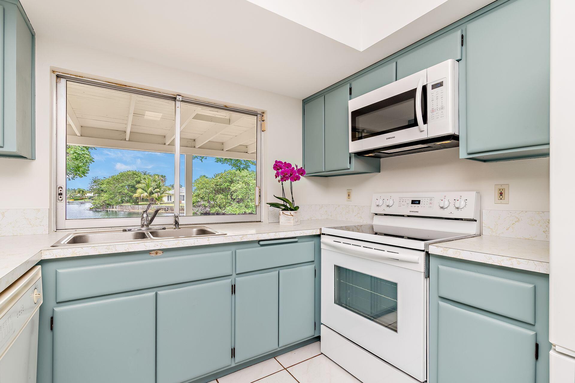 1894 Tudor Road Juno Beach, FL 33408 - Photo 7 of 20 15