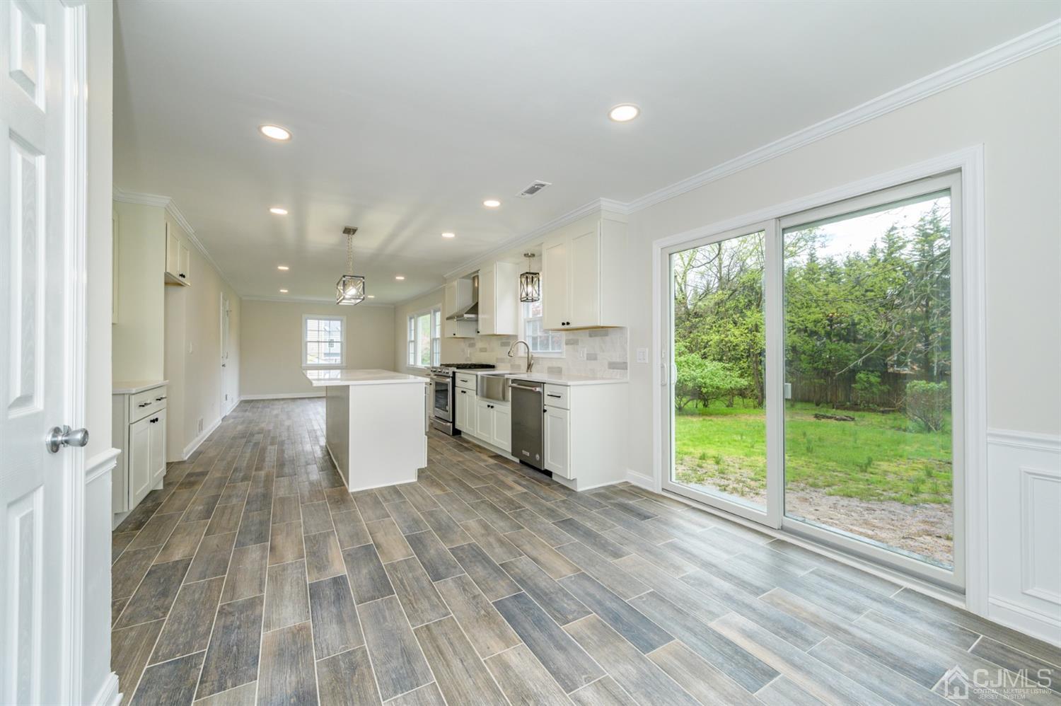 14 Shetland Road Florham Park, NJ 07932 - Photo 11 of 40 a view of kitchen with wooden floor and electronic appliances