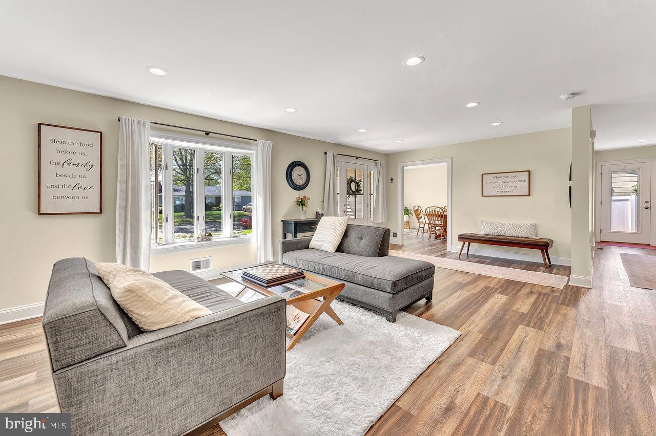 20 Wolfpack Road Hamilton, NJ 08619 - Photo 2 of 25 a living room with furniture and a large window