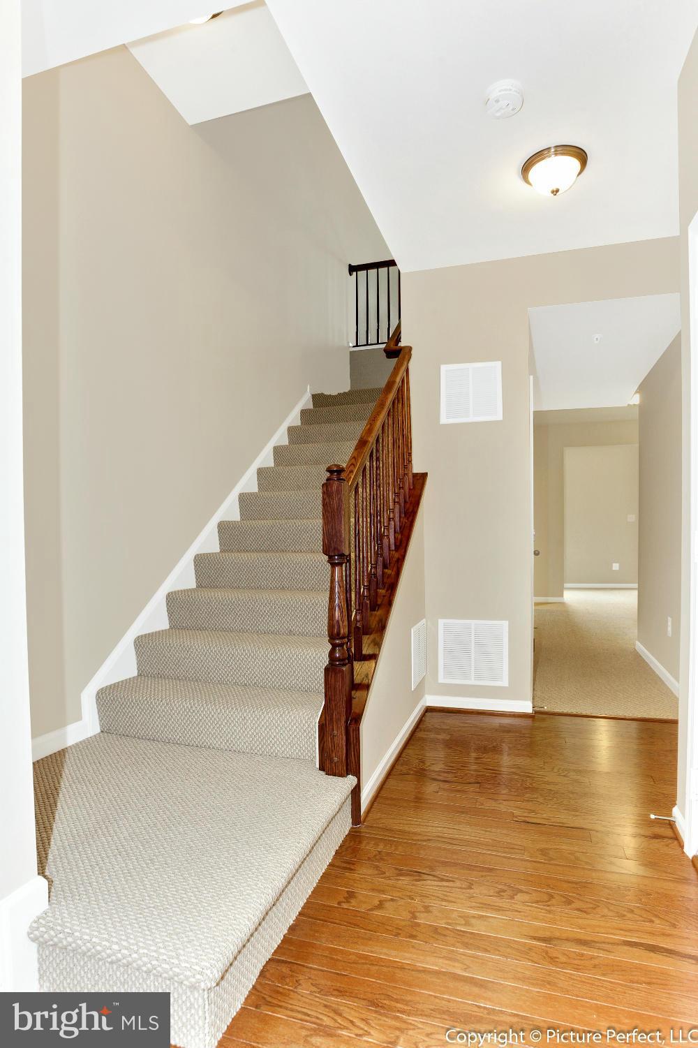 19541 Wootton Avenue Poolesville, MD 20837 - Photo 2 of 27 Interior (General)