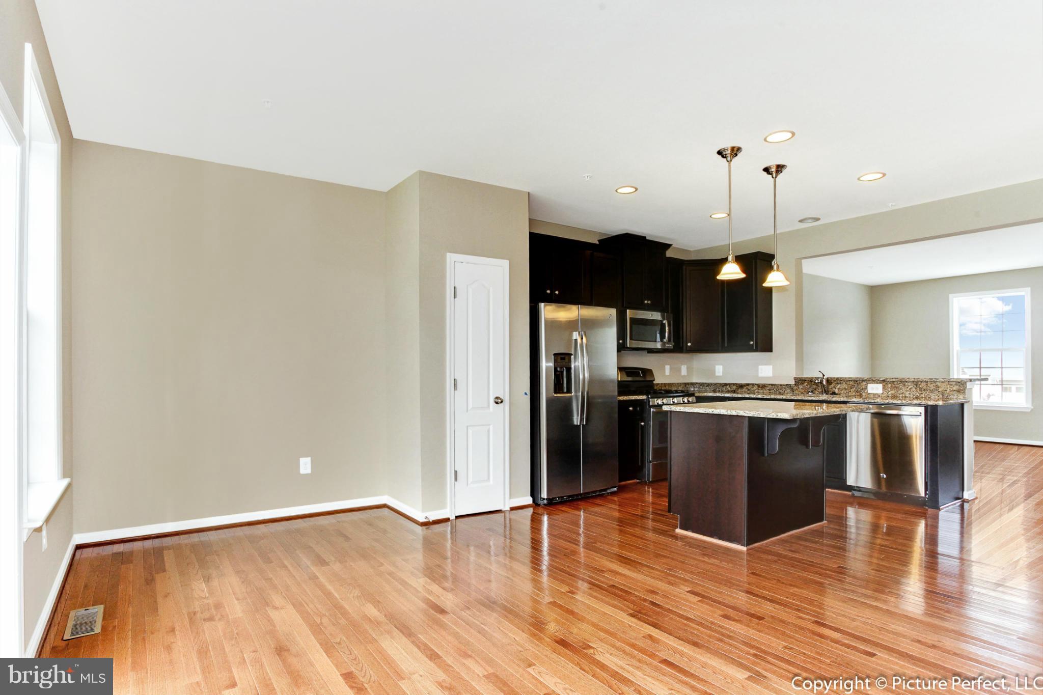 19541 Wootton Avenue Poolesville, MD 20837 - Photo 3 of 27 Kitchen