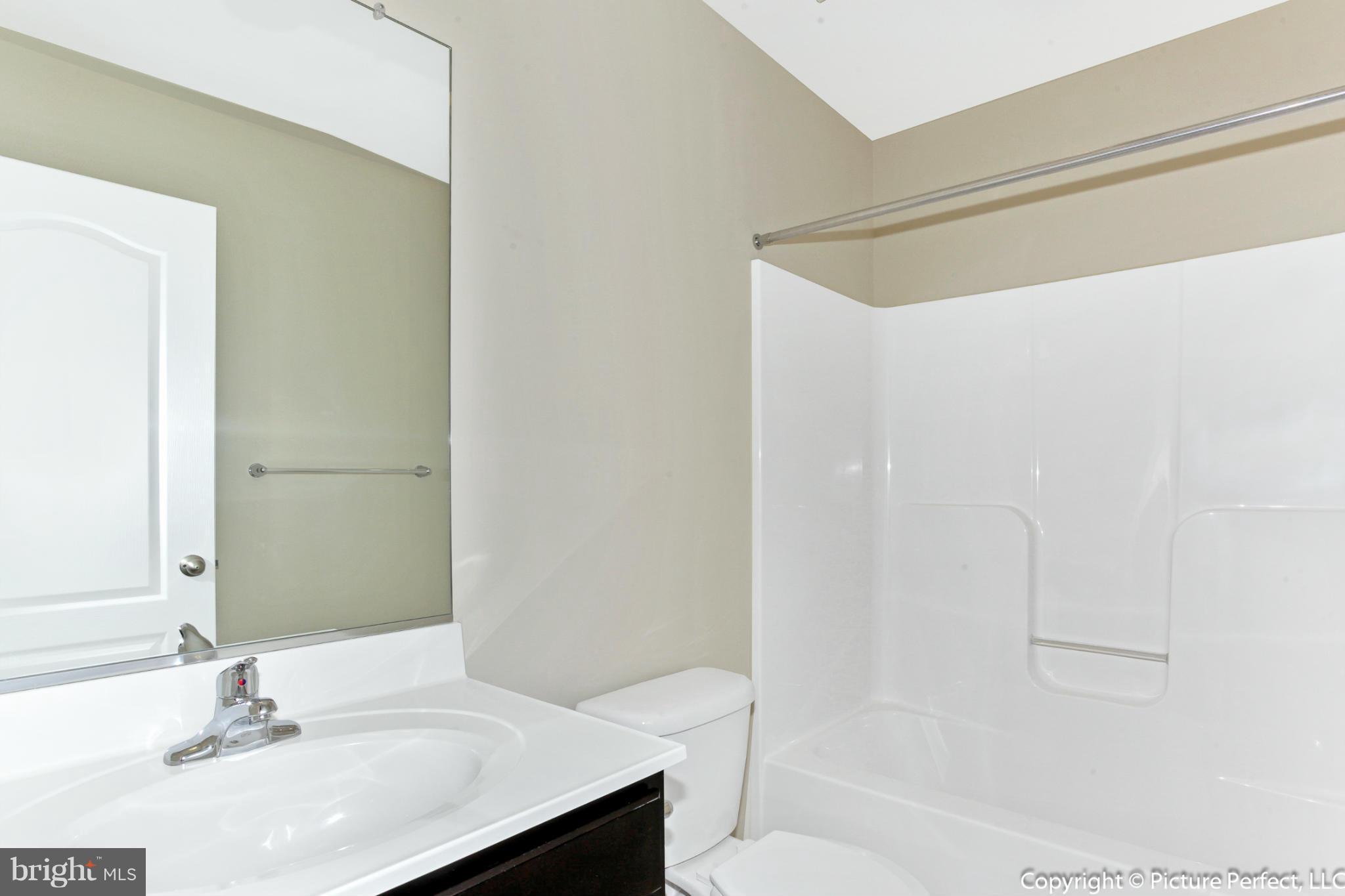 19541 Wootton Avenue Poolesville, MD 20837 - Photo 21 of 27 Bath