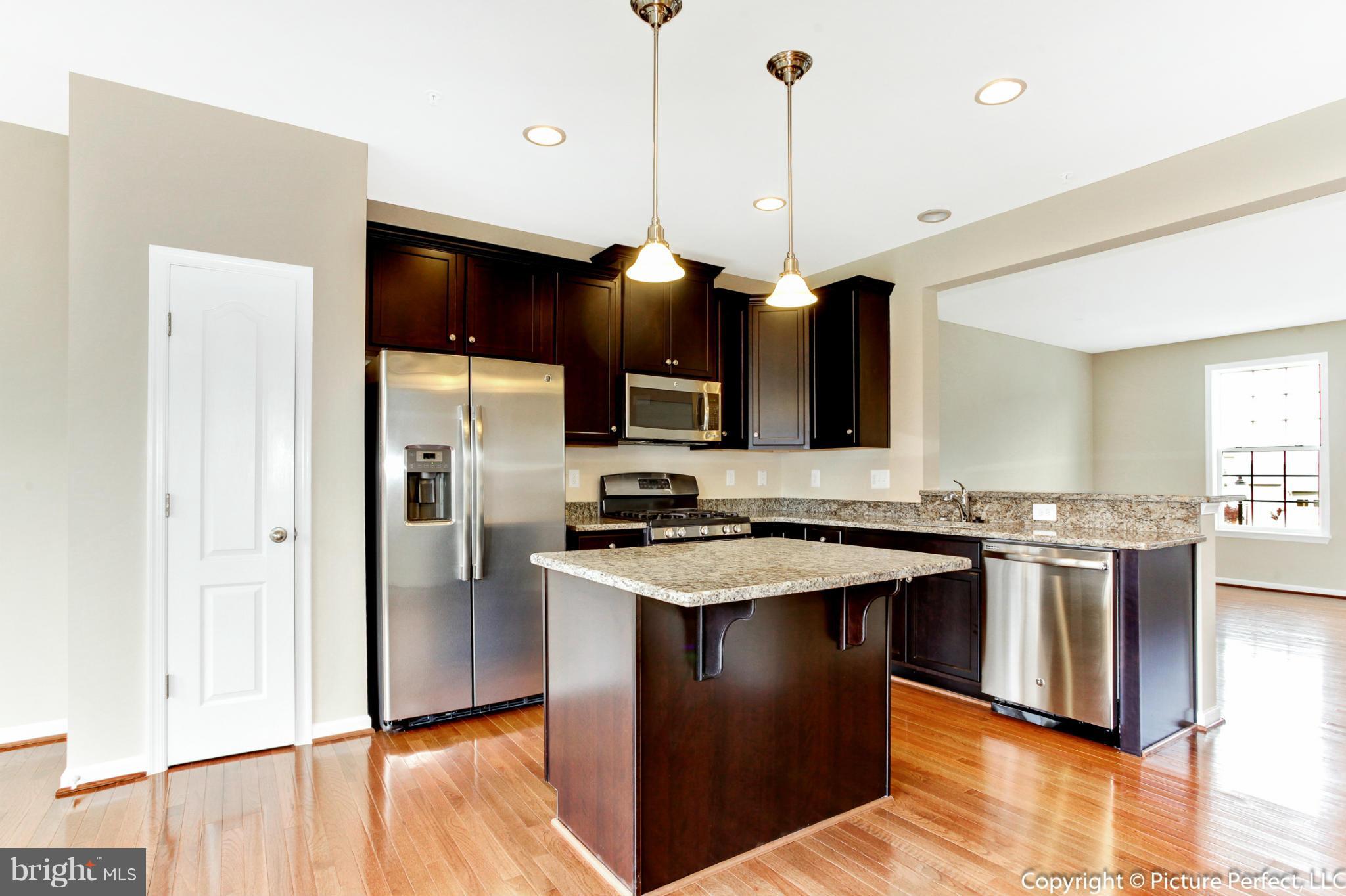 19541 Wootton Avenue Poolesville, MD 20837 - Photo 4 of 27 Kitchen
