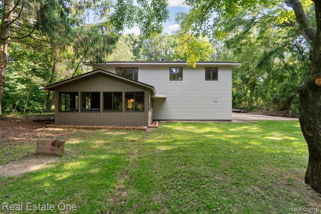 12160 Rattalee Lake Road Davisburg, MI 48350 - Photo 31 of 46