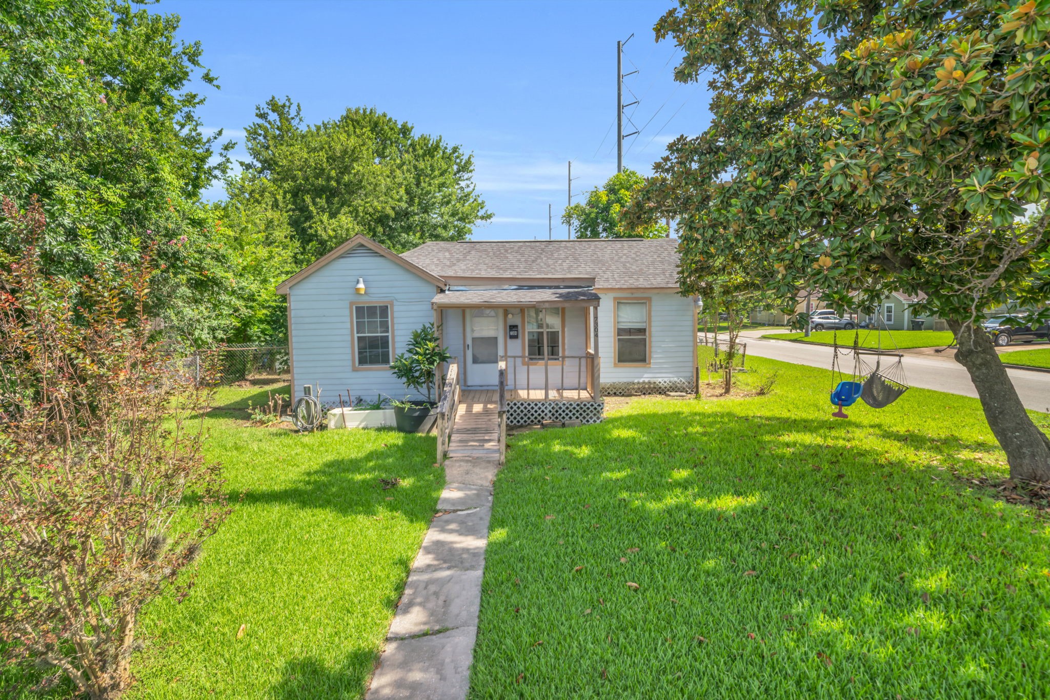 7304 Kinney Street Houston, TX 77087 - Photo 1 of 33