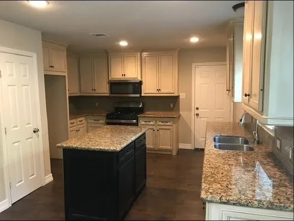 $2,200 | 5939 Marwood Drive, Houston, TX 77396
