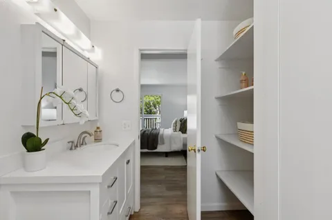 a en suite bathroom with a sink and a mirror