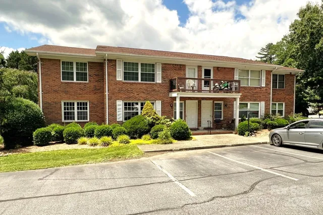 $219,000 | 35 Capri Lane, Unit 11C, Hendersonville, NC 28791