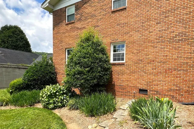 $219,000 | 35 Capri Lane, Unit 11C, Hendersonville, NC 28791