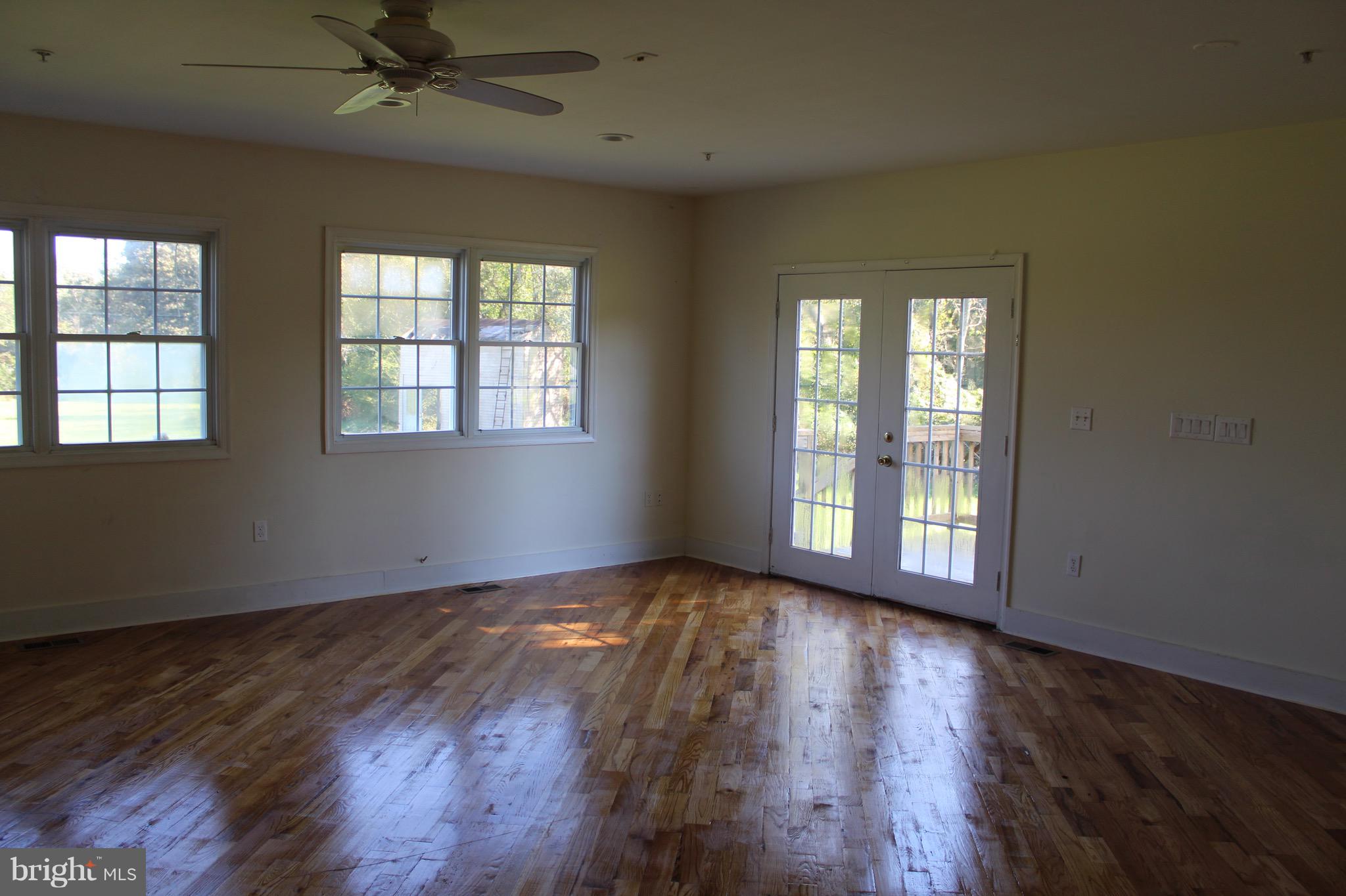 10302 Brandywine Road Clinton, MD 20735 - Photo 3 of 30 Family Room